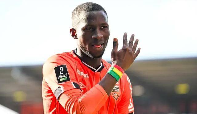 适合上海申花！法甲级射手逼近中超，身价2千万元，有望加盟豪门